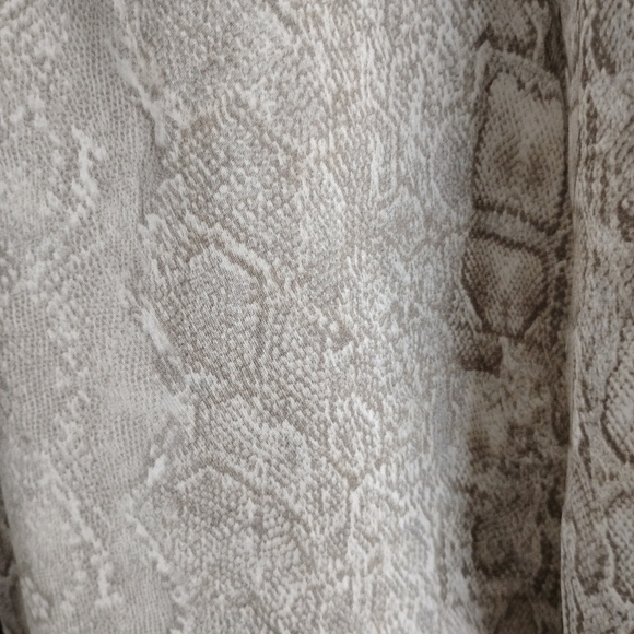 MNG REPTILE PRINT BLOUSE - Picture 11 of 11